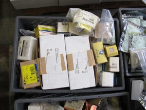 HOWE RICHARDSON SCALE, 28" X 28" SCALE TOP, WITH WEIGHTS, 2000LB CAPACITY. LOADING & HANDLING FEE $15-4529